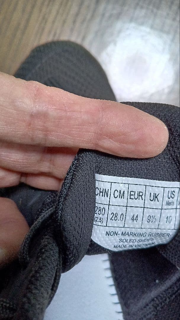 【ひろし】　　　　　　　　　美品　ヨネックステニスシューズ　3E 28cm