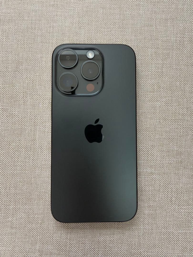 【美品】iPhone 15 pro ブラックチタニウム　256GB