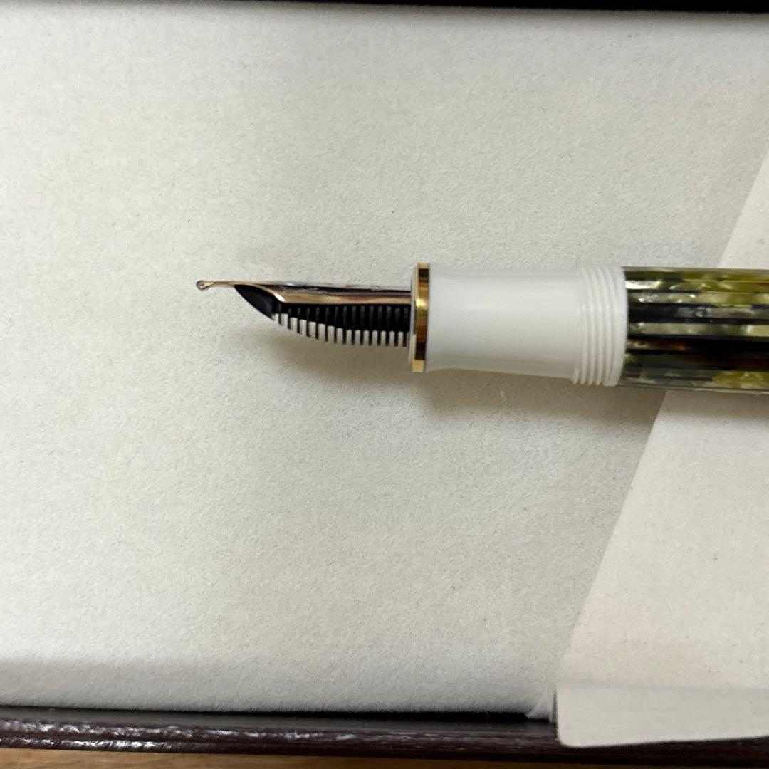 ホワイトトータス スーベレーン M400 万年筆 中字 M ペリカン