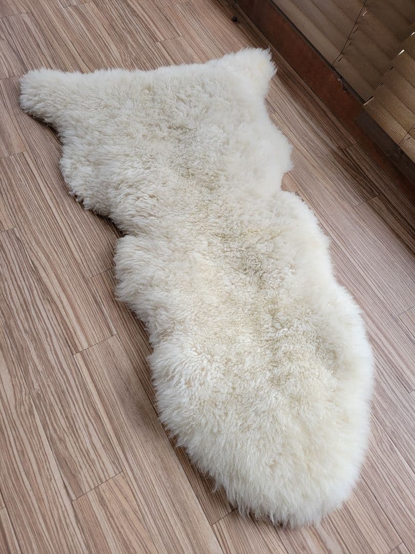 美品ニュージーランド産ムートンホワイト系 シープスキンラグピュアバージンウール