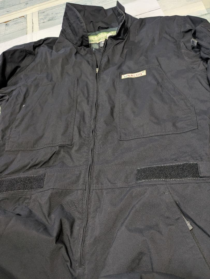 BURTONバートンスノボードスノボースキーウェア　サイズM ANALOGつなぎ