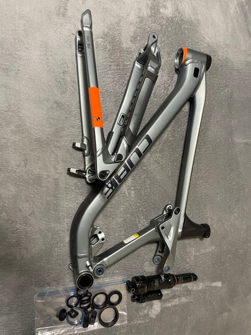 TRP DASH CARBON油圧ディスクブレーキMTB