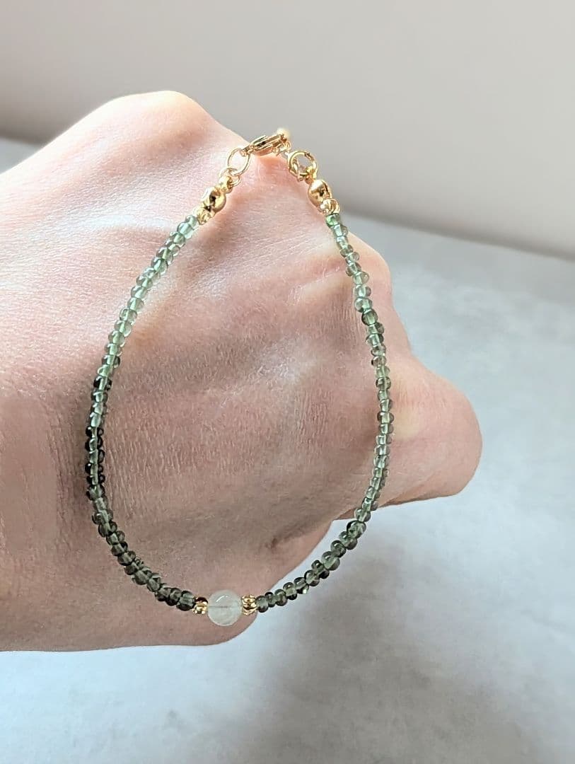 希少　モルダバイト小粒とリビアングラス丸玉のブレスレット　14kgf