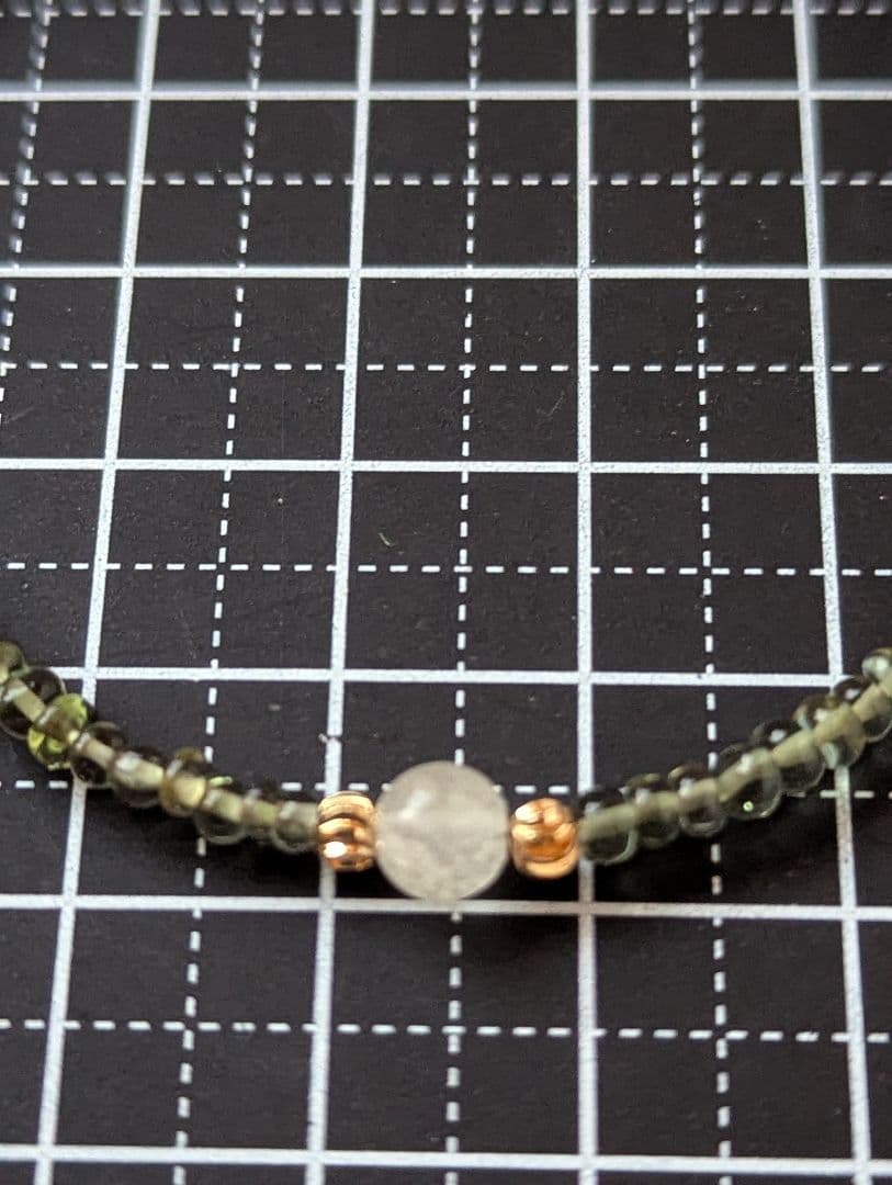 希少　モルダバイト小粒とリビアングラス丸玉のブレスレット　14kgf