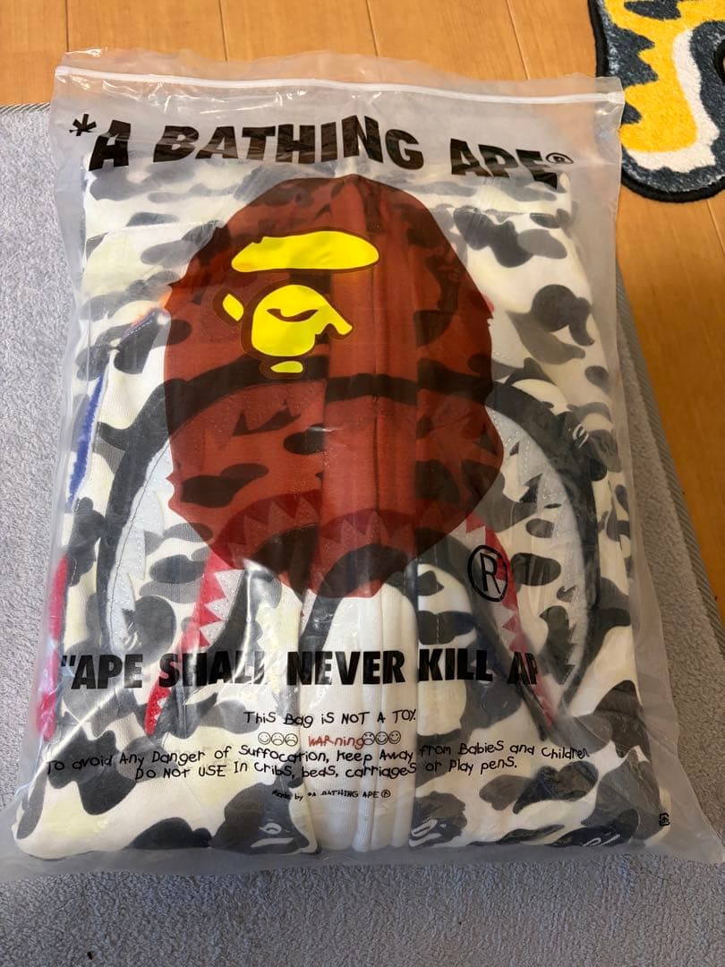 komomoA Bathing Ape シャークパーカー　蓄光白黒Lサイズ