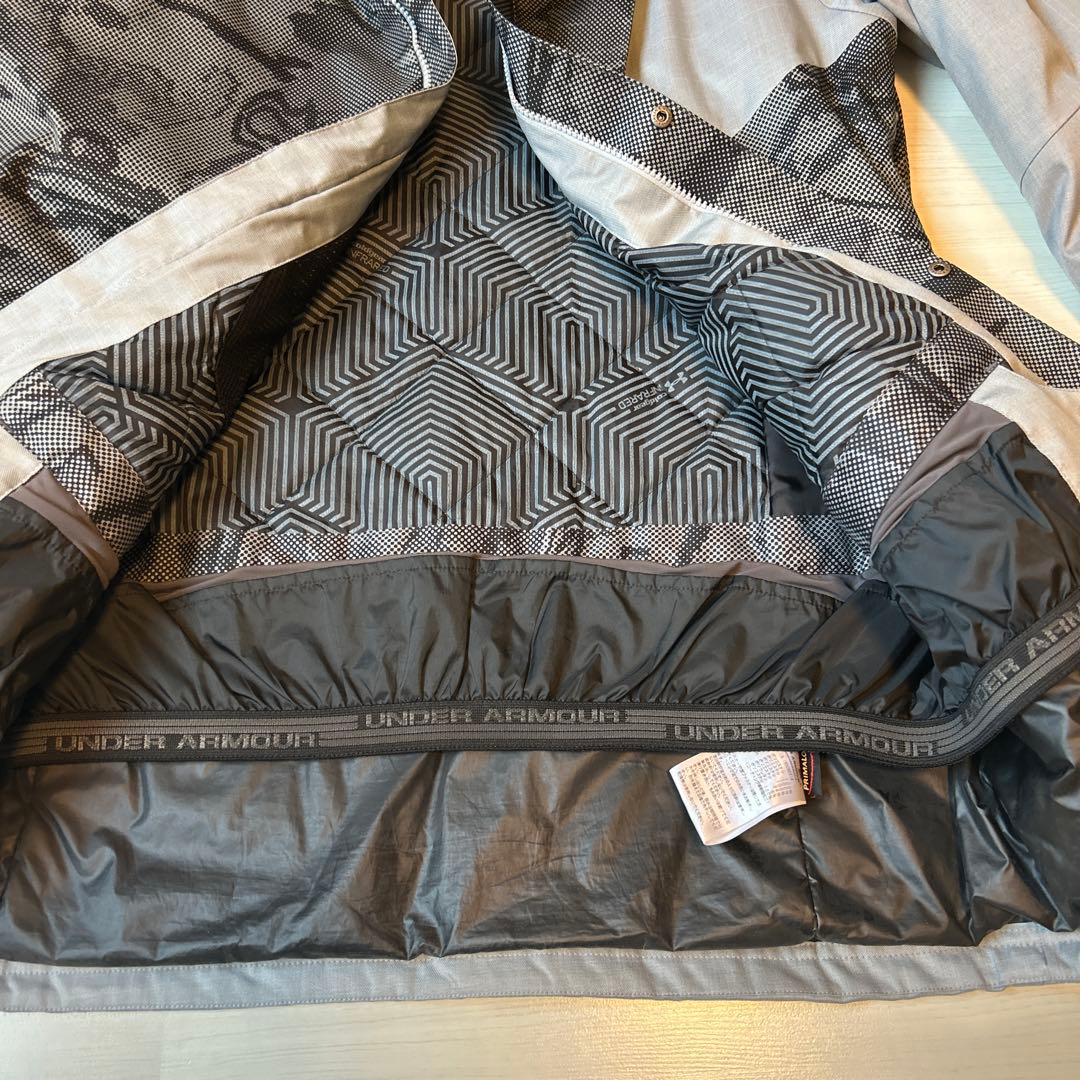 アンダーアーマー　メンズSM スキーウェア　多機能　２回着用　しっかりした素材