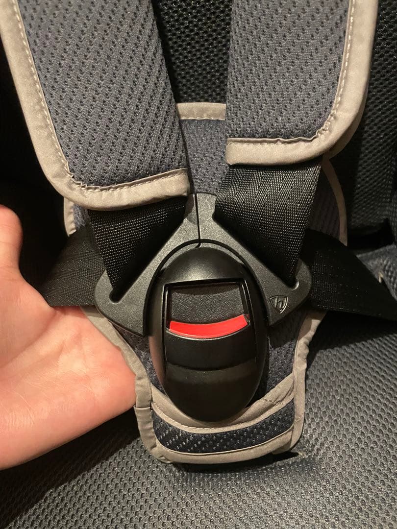 【極美品】Aprica ジュニアシート ネイビー エアグルーヴAD ネイビー