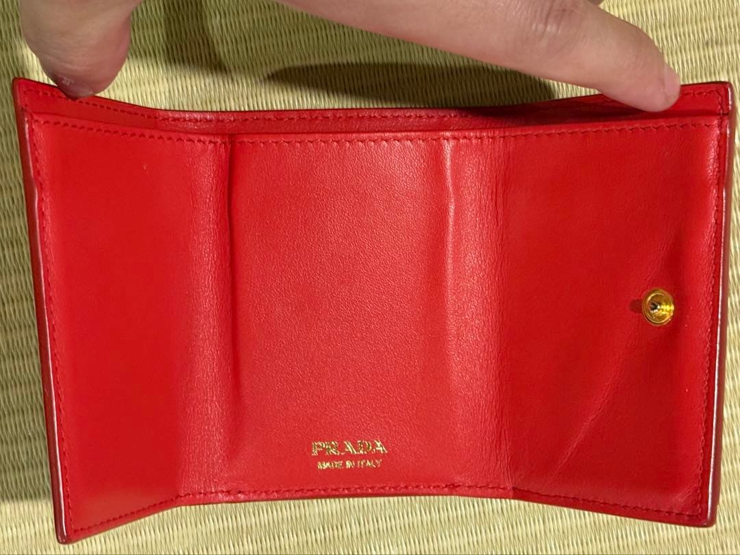 つ*つ様 PRADA エンベロープ 三つ折り財布 レッド　美品