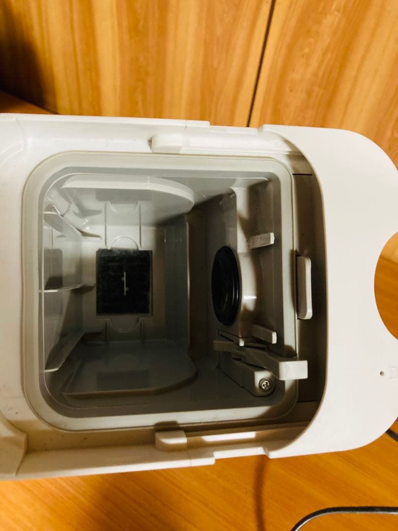 Panasonic MC-NS10K コードレス掃除機 2022年製 ②