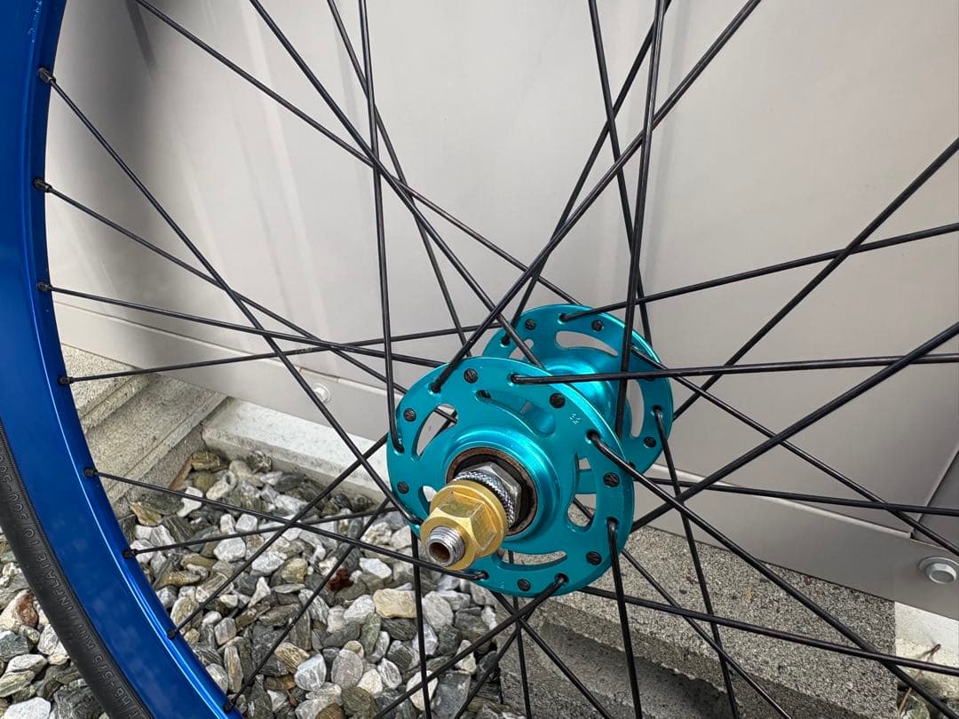 送料込みに変更　H PLUS SON EERO 26インチ　完組ホイール