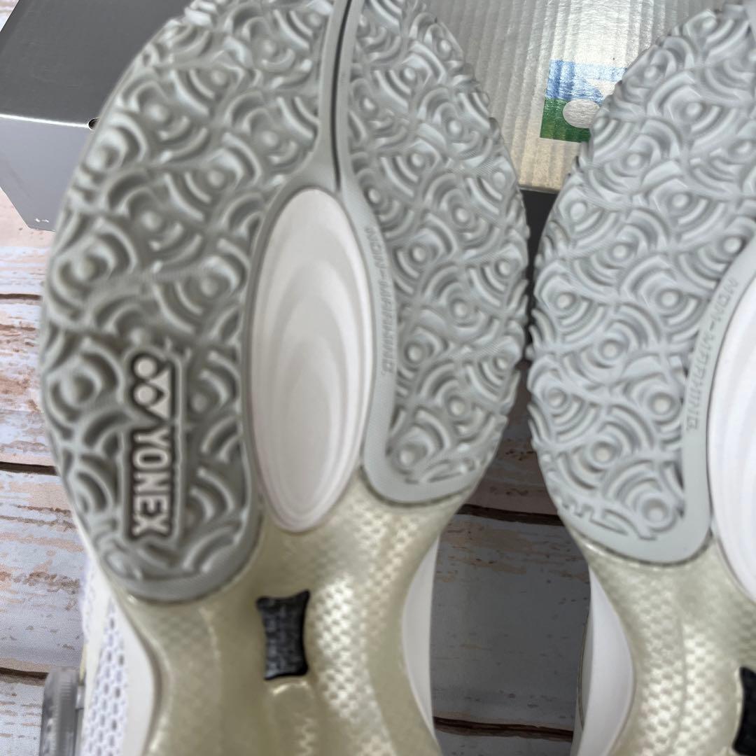 ヨネックス　パワークッションコンフォートワイドダイヤル4GC 白　26.0㎝新品