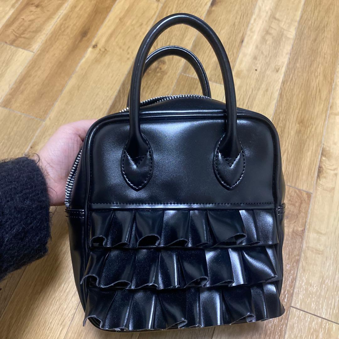 美品 フリル付きブラックハンドバッグ コムデギャルソンガール - メルカリ