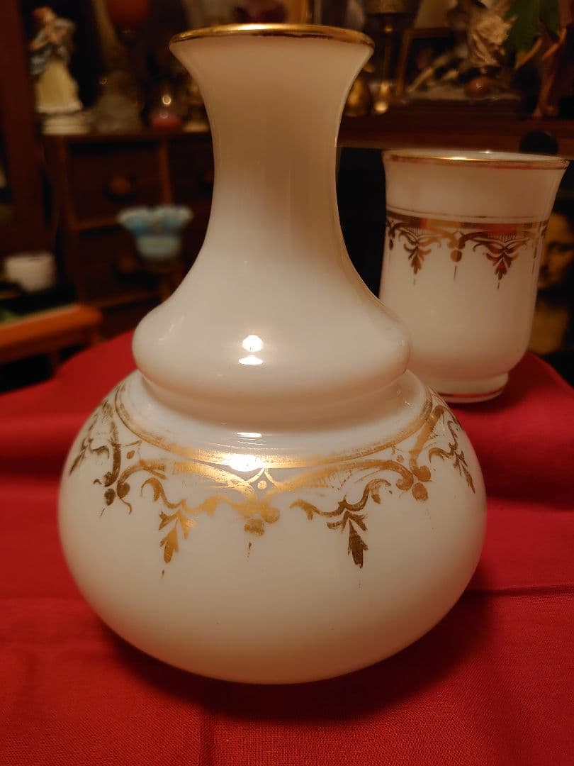 フランス19世紀 オパールガラス ホワイト水差しカップ付き