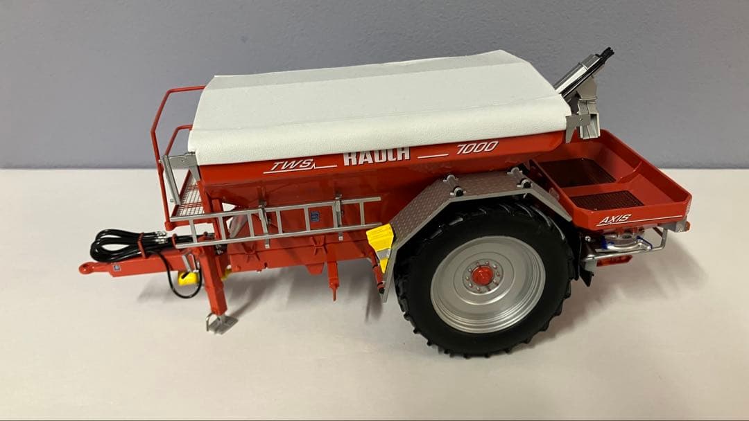 ユニバーサルホビー　RAUCH TWS7000 &AXIS 1/32スケール