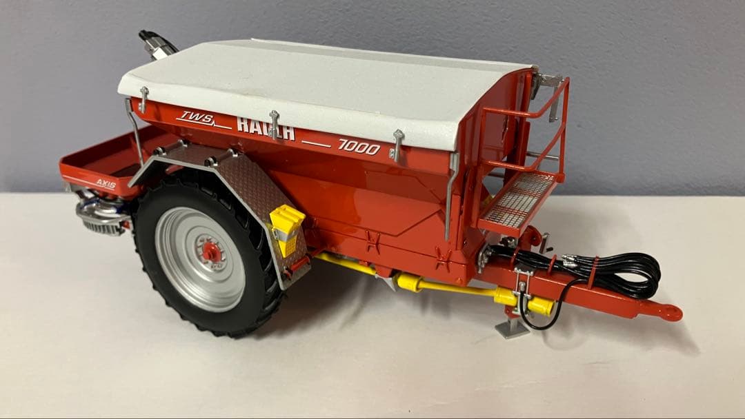 ユニバーサルホビー　RAUCH TWS7000 &AXIS 1/32スケール