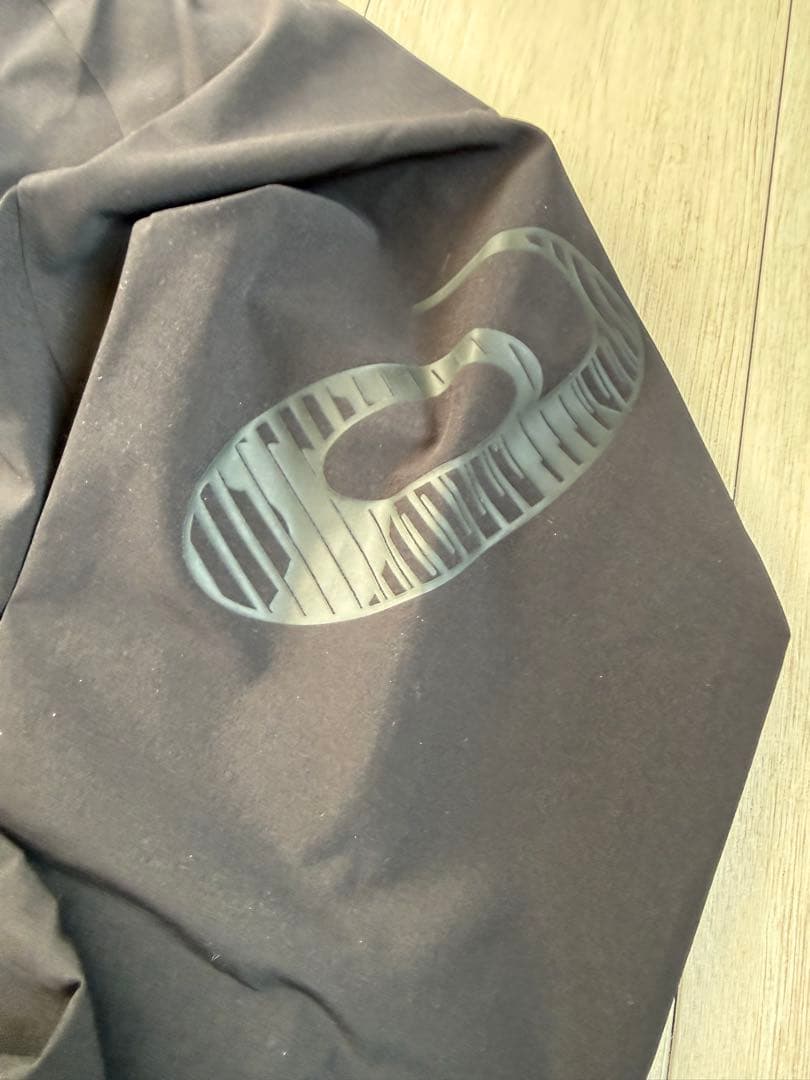 未使用品ASICS ブラック ウィンドブレーカー Lサイズ