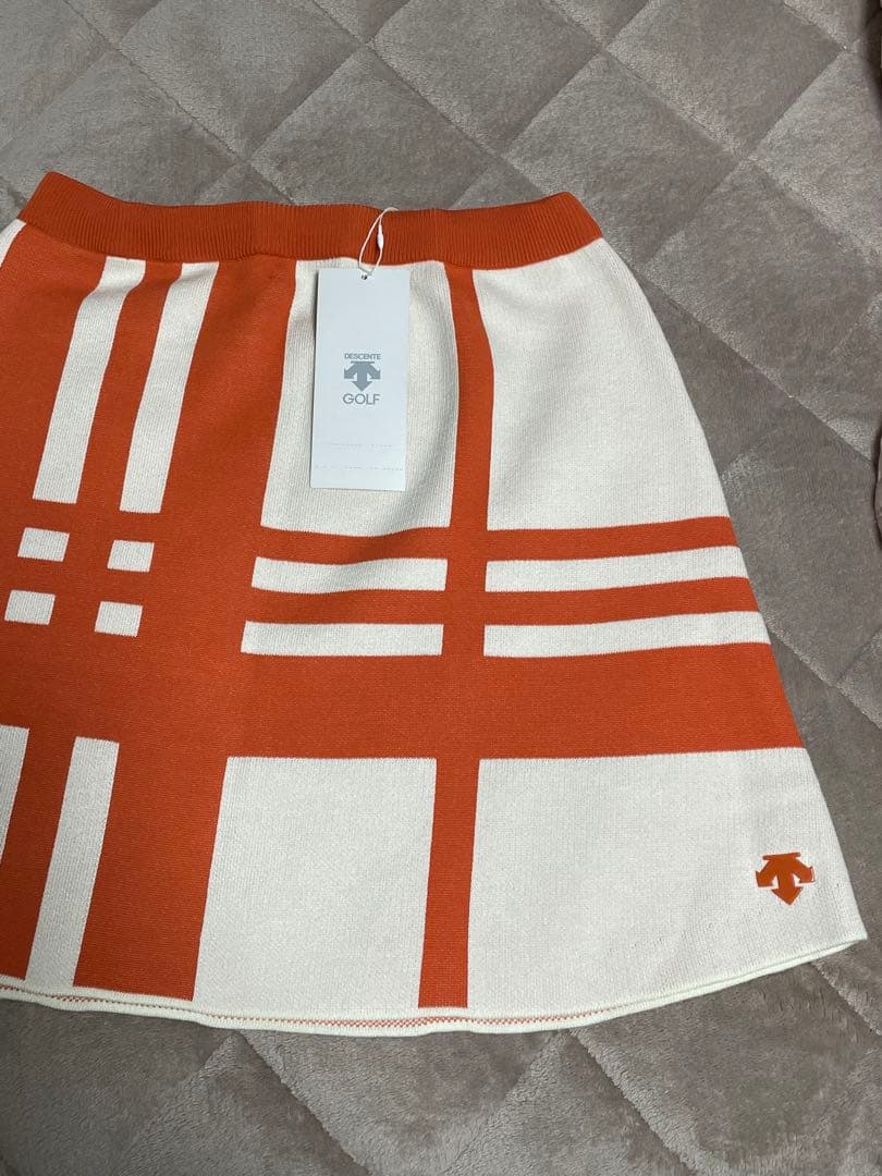 新品　デサントゴルフウェア　上下セット　レディースセータースカートセット