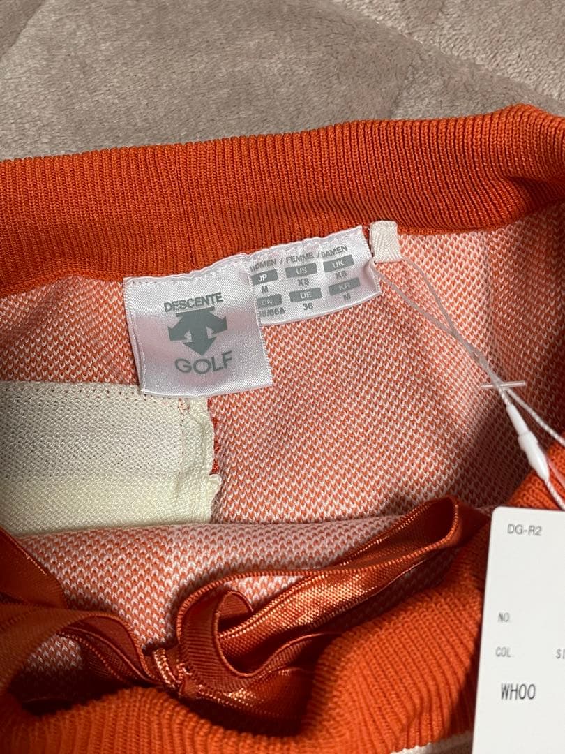 新品　デサントゴルフウェア　上下セット　レディースセータースカートセット