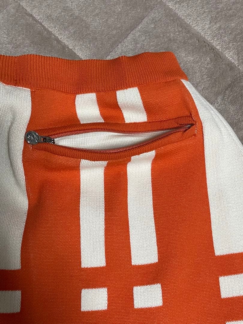 新品　デサントゴルフウェア　上下セット　レディースセータースカートセット