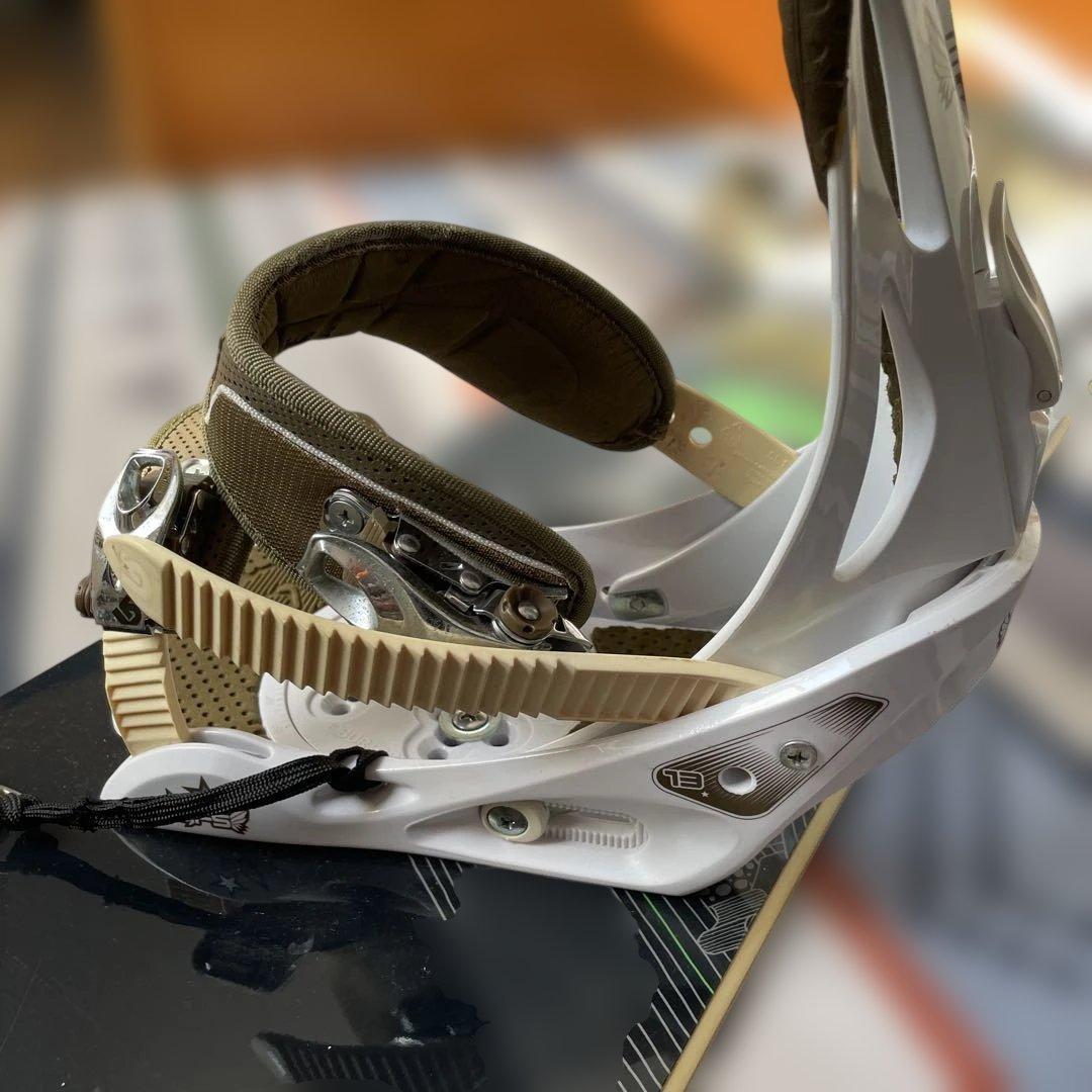 スノーボード　板　ビンディング