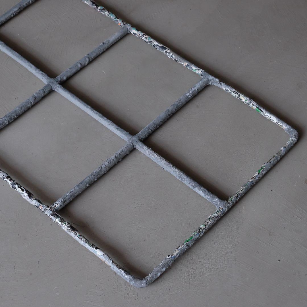 ペンキのついた鉄格子　壁掛け オブジェ アート 美術 芸術 ヴィンテージ 古道具