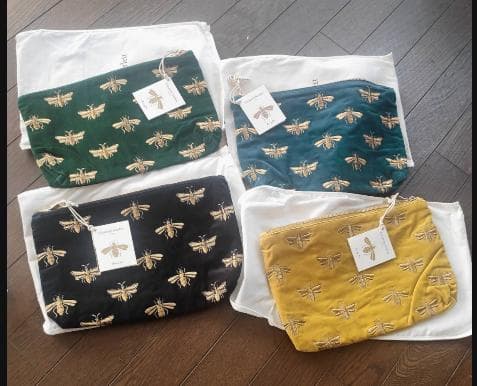 新品未使用品☆Elizabeth Scarlett beeポーチ
