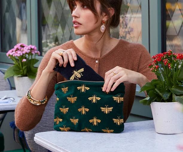 新品未使用品☆Elizabeth Scarlett beeポーチ