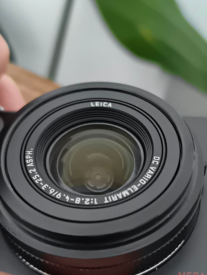 Leica D-LUX 3 コンパクトデジタルカメラ　レザーケース付き