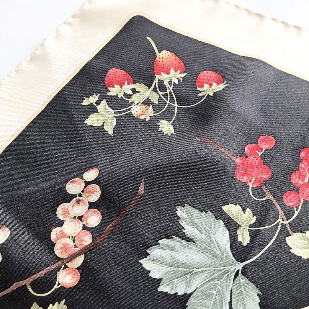 Ferragamo*フェラガモ 大判スカーフ 花柄 フルーツ イチゴ シルク