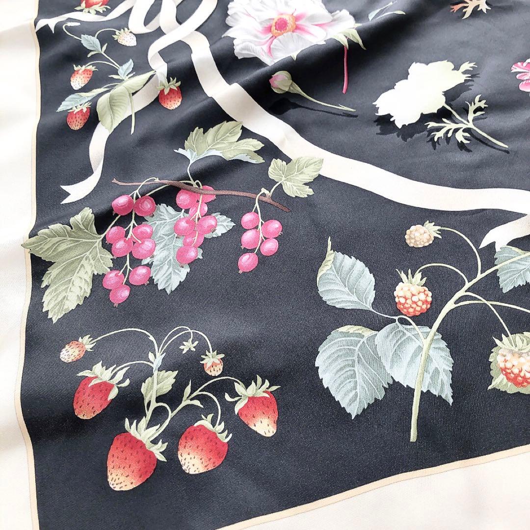Ferragamo*フェラガモ 大判スカーフ 花柄 フルーツ イチゴ シルク