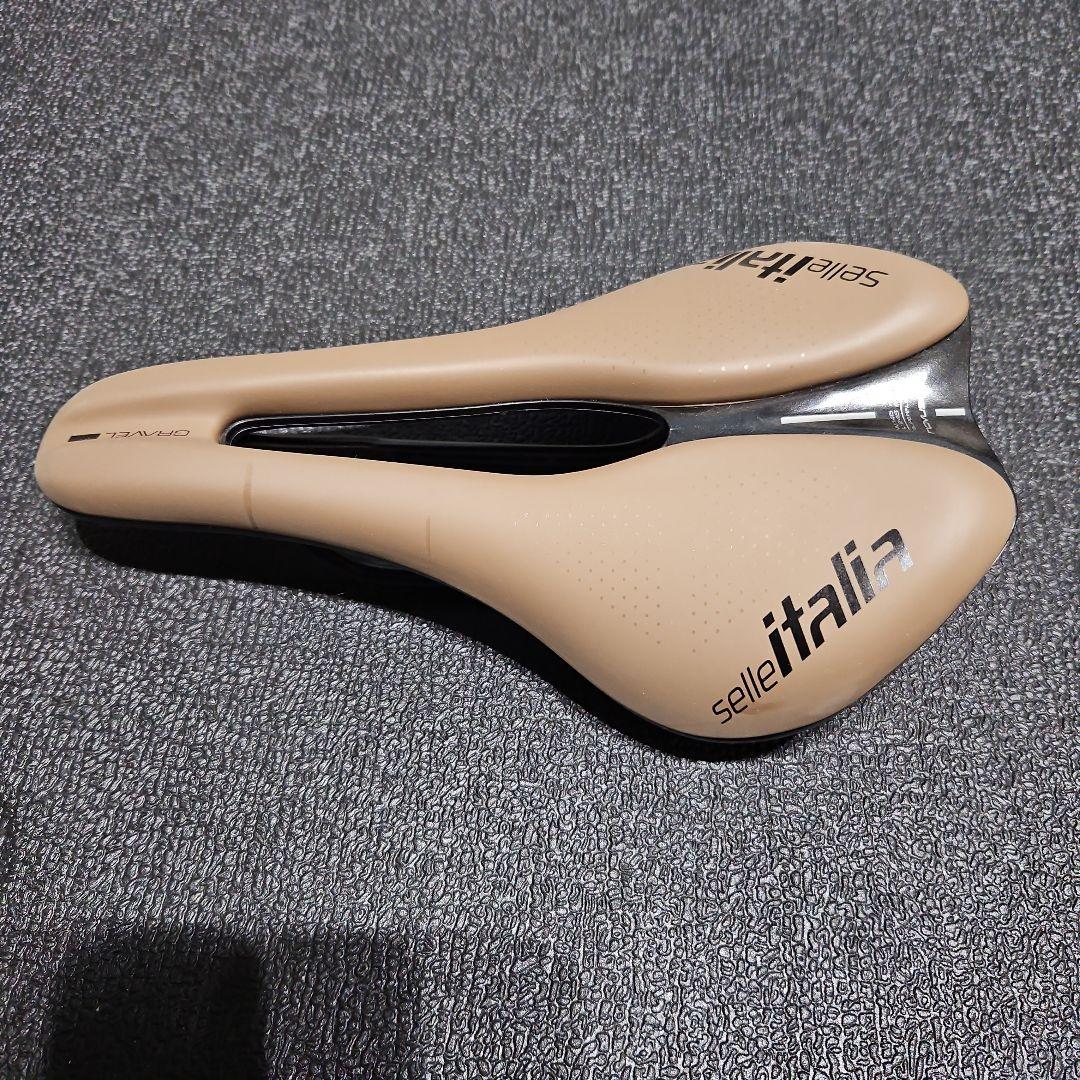 selle italia rovus evo サドル ベージュ
