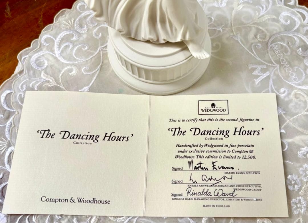 ウェッジウッド ジャスパー フィギュリン　　　　　　【ダンシングアワーNO.2】