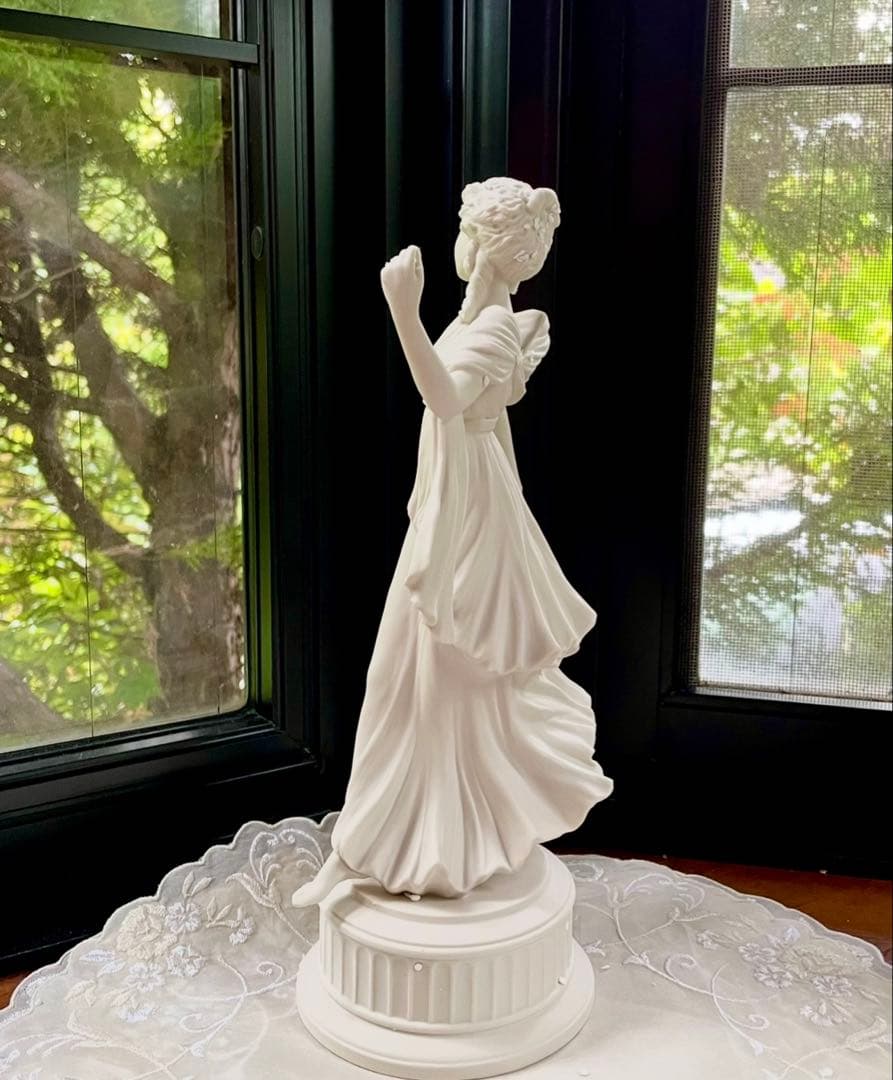 ウェッジウッド ジャスパー フィギュリン　　　　　　【ダンシングアワーNO.2】