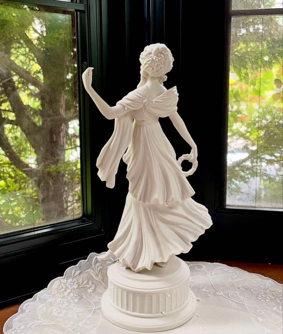 ウェッジウッド ジャスパー フィギュリン　　　　　　【ダンシングアワーNO.2】