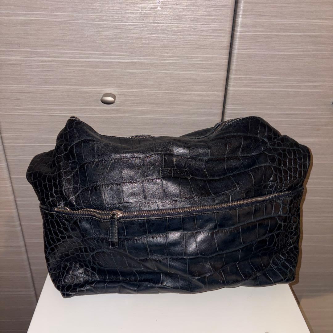 黒いレザーショルダーバッグ