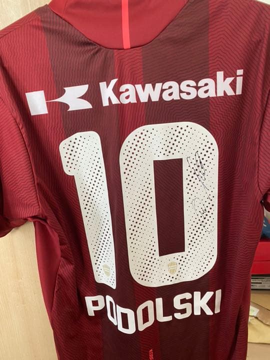 ポドルスキ　直筆サイン　ユニフォーム