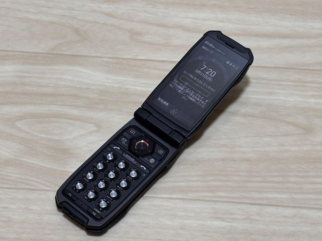 GZ ONE TYPE -XX ブラック デジタル表示 携帯電話本体