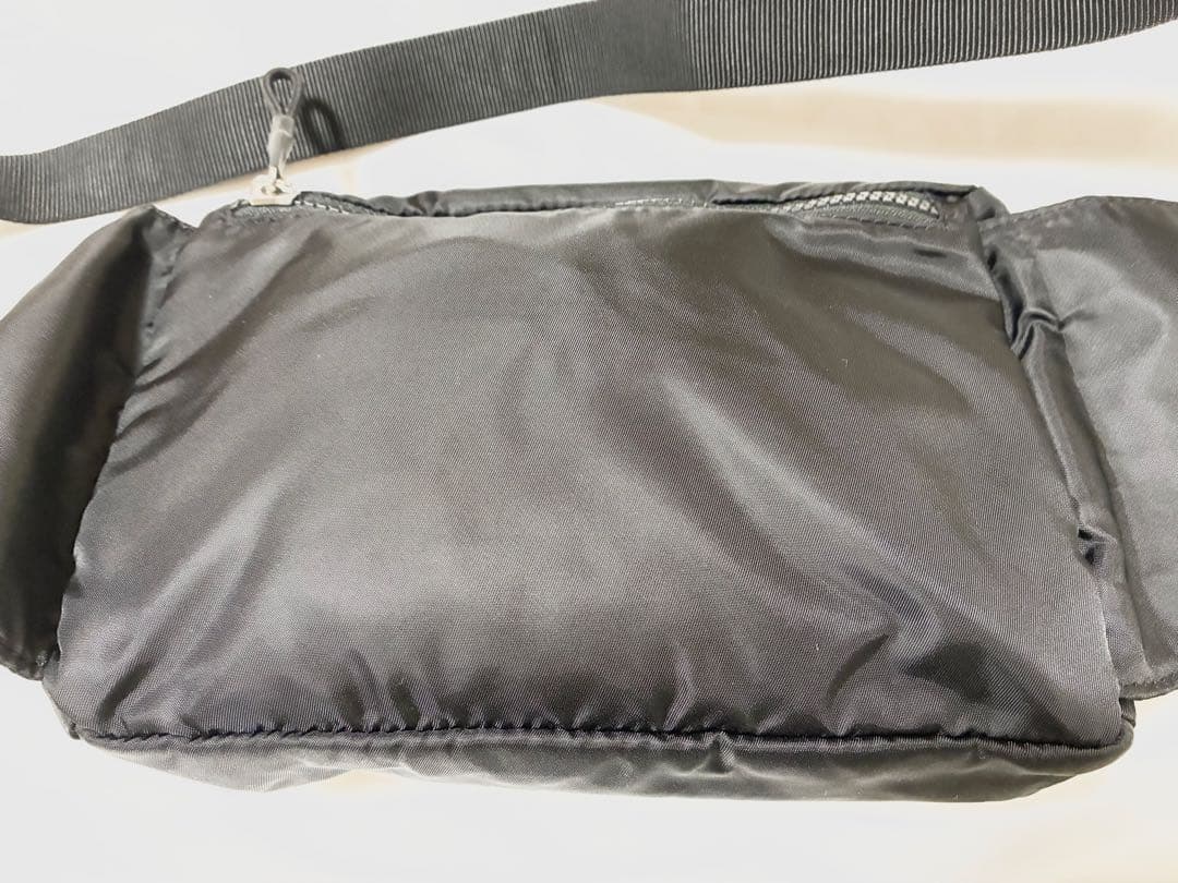 ディースクエアード アイコンボディーバッグ 斜め掛け ポーチ 刺繍 黒 ブラック