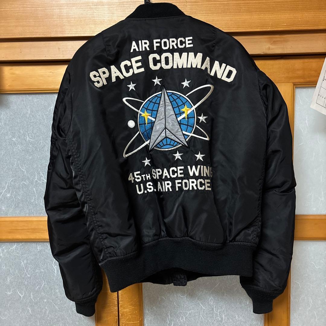 も*読様 AVIREX MA-1ジャケット 中綿入り