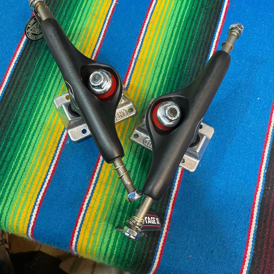 インディーSANTA CRUZ スケートボード トラック ブラック144