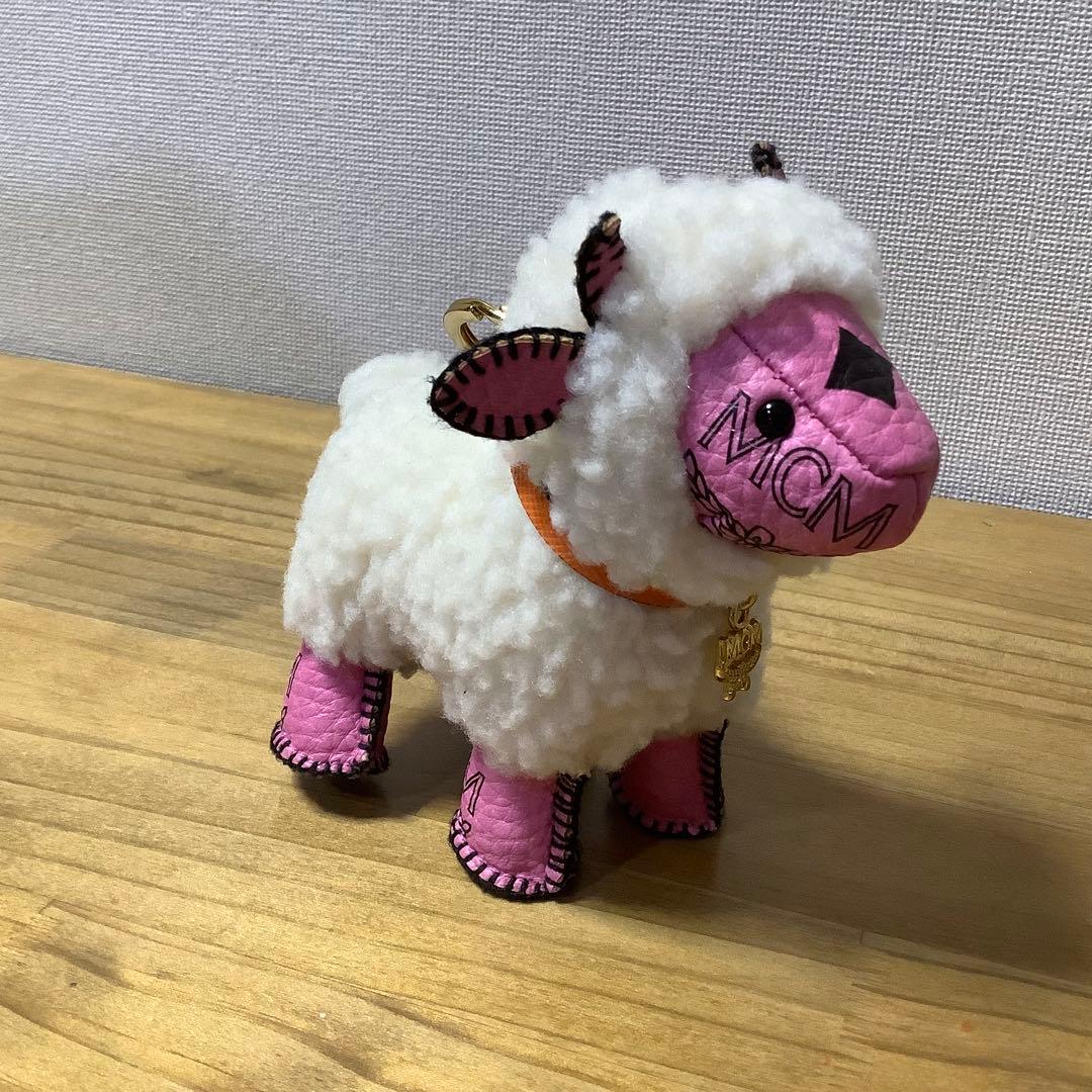 未使用MCM チャーム　羊　ぬいぐるみ　キーホルダー　キーリング