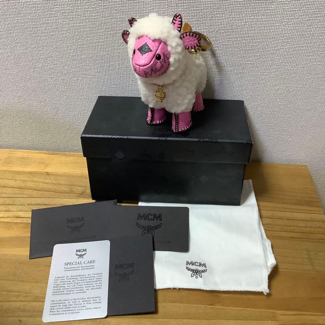 未使用MCM チャーム　羊　ぬいぐるみ　キーホルダー　キーリング