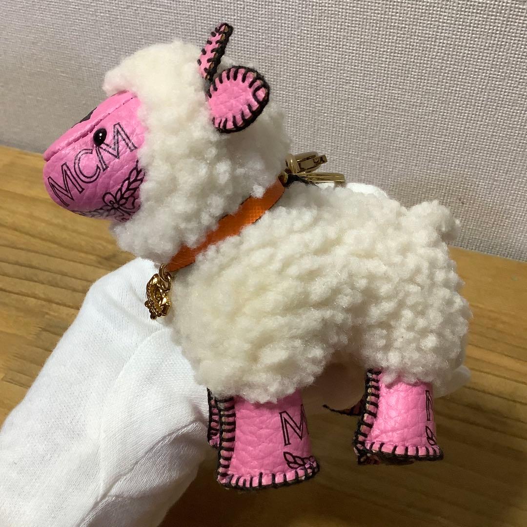 未使用MCM チャーム　羊　ぬいぐるみ　キーホルダー　キーリング