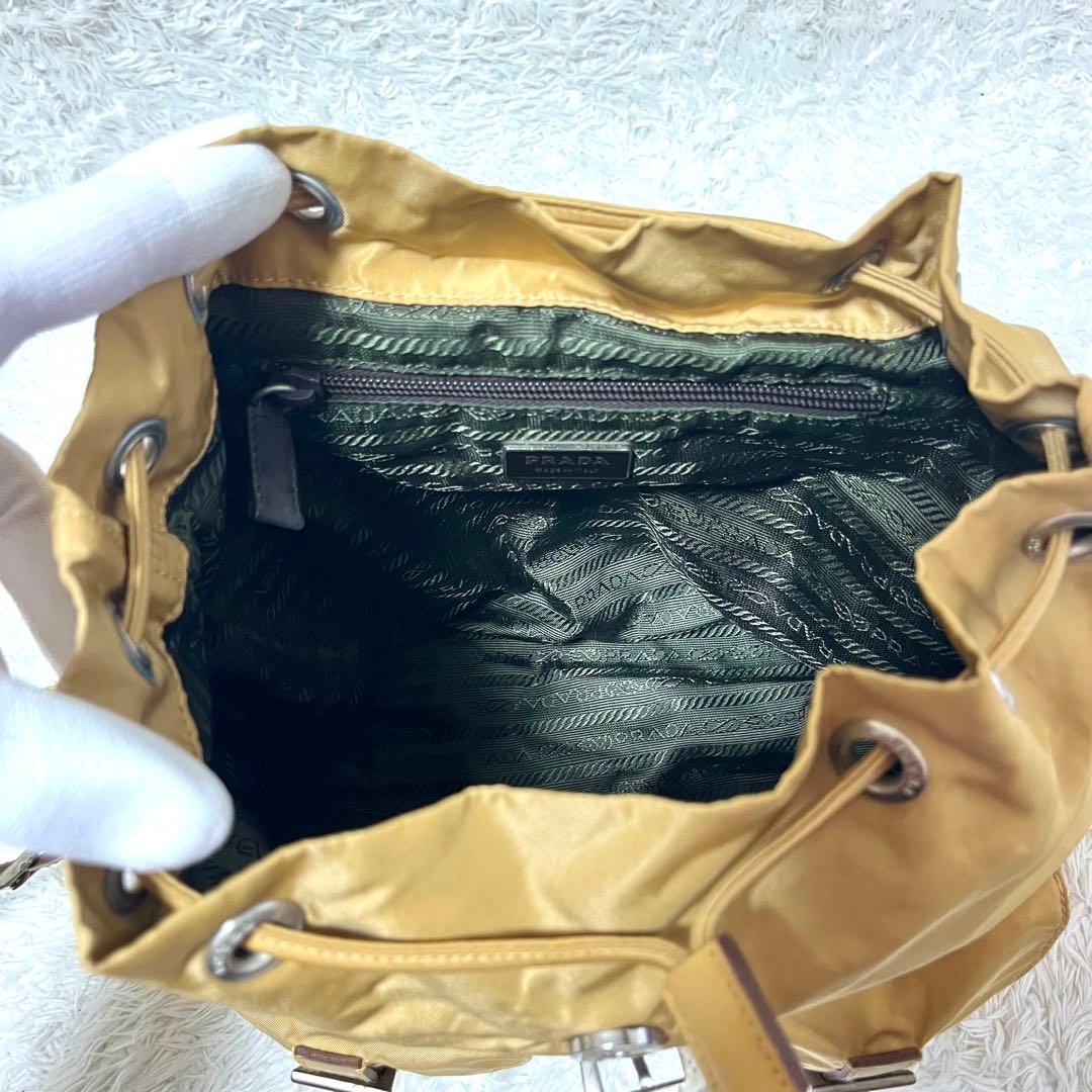 ✨入手困難✨希少カラー PRADA リュック 三角ロゴプレート ベージュ 巾着型