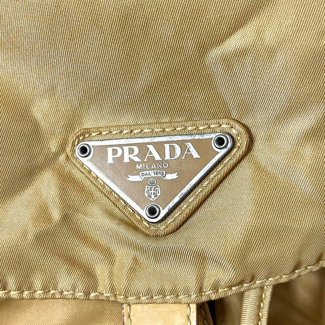 ✨入手困難✨希少カラー PRADA リュック 三角ロゴプレート ベージュ 巾着型