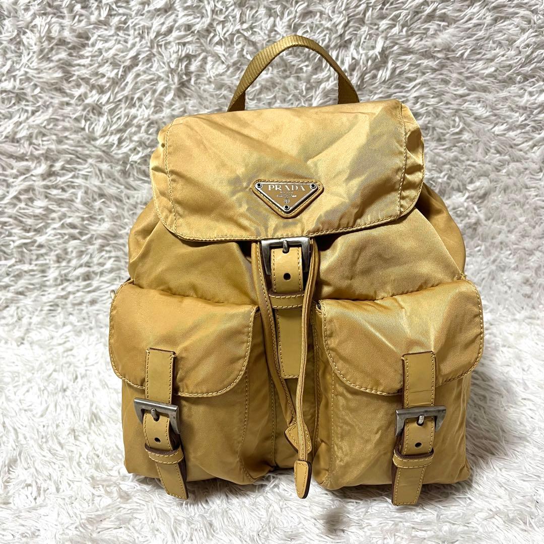 ✨入手困難✨希少カラー PRADA リュック 三角ロゴプレート ベージュ 巾着型