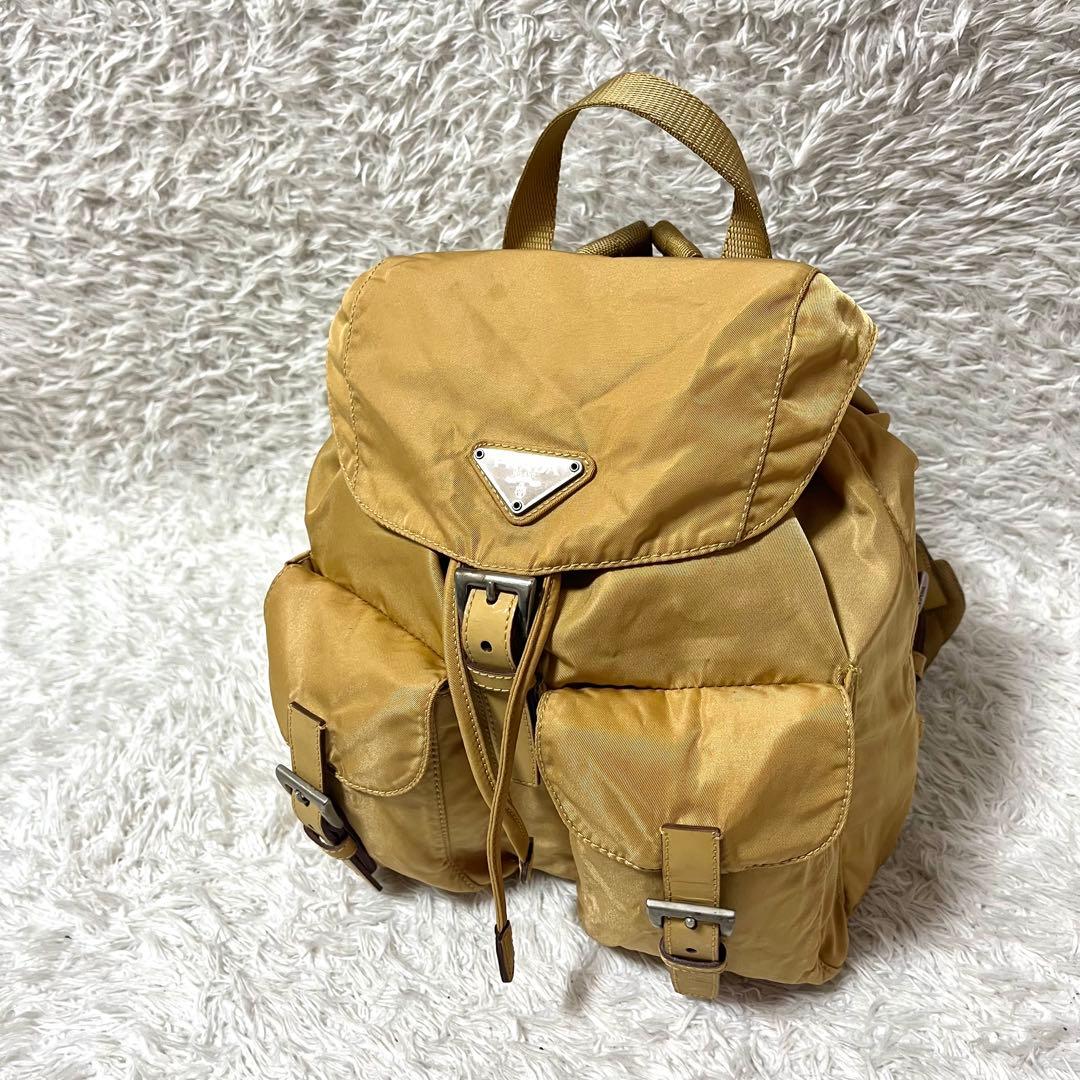 ✨入手困難✨希少カラー PRADA リュック 三角ロゴプレート ベージュ 巾着型