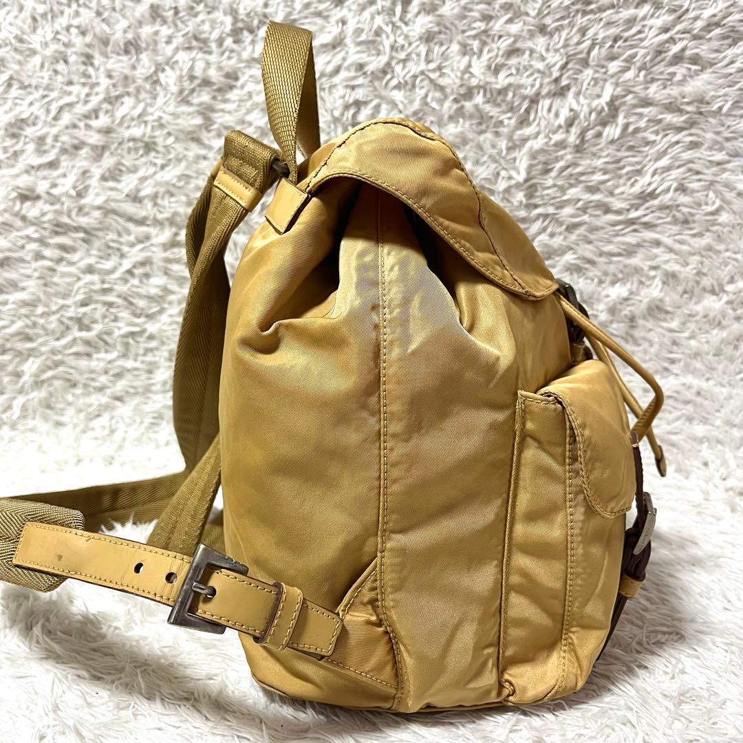 ✨入手困難✨希少カラー PRADA リュック 三角ロゴプレート ベージュ 巾着型