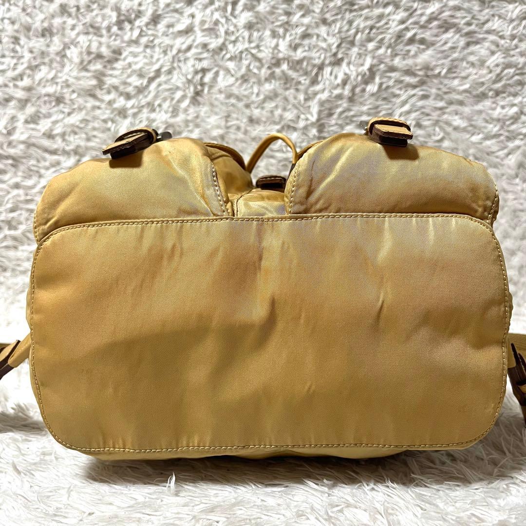 ✨入手困難✨希少カラー PRADA リュック 三角ロゴプレート ベージュ 巾着型