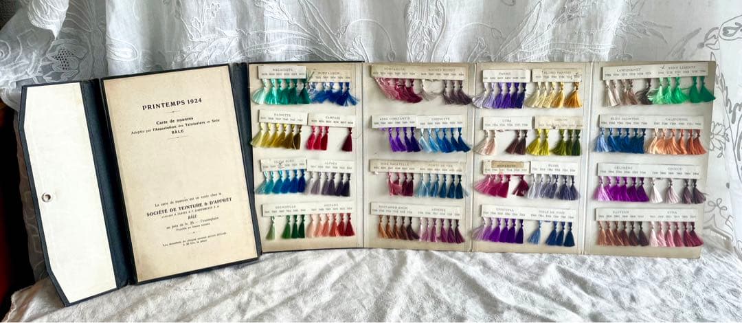 プランタンシルクタッセルのサンプラー192色 1924年フランス
